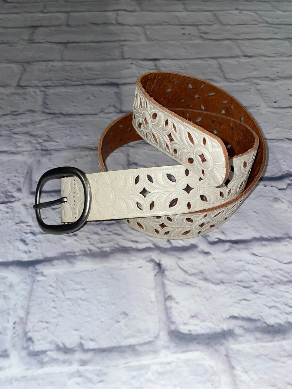 Fossil Cutout Leather Belt Size Medium Cream Colored Boho Western